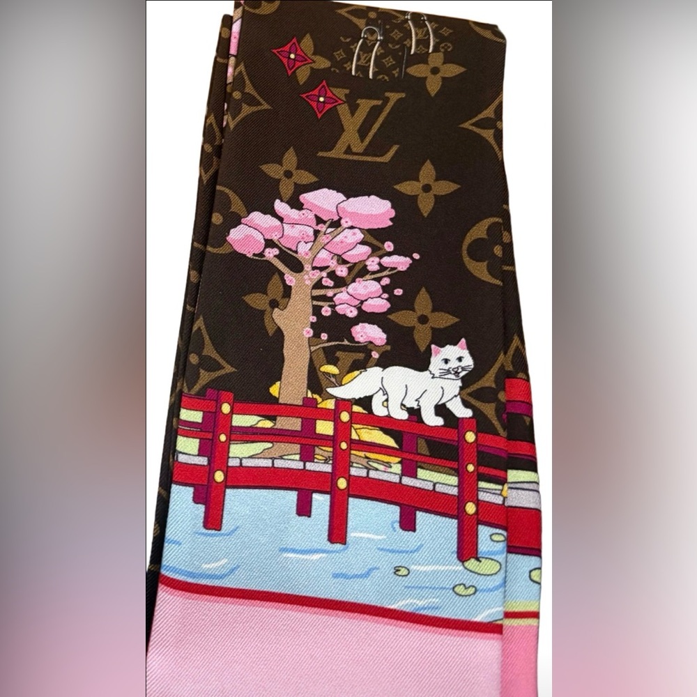 Louis Vuitton Japan Xmas Bandeau Vivienne Holiday 2021 Silk Scarf - Picture 6 of 9